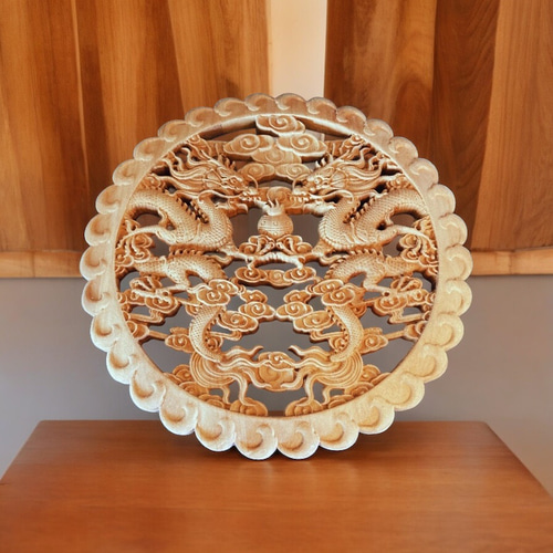 中国　蜜蝋彫刻　透かし彫雲龍文　香合　蓋物　箱付　N　5382 金銅透彫雲珠・金銅雲珠 | 公益財団法人 五島美術館