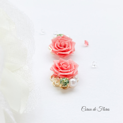 丸ごとツートン薔薇＆薔薇ビジュー♡ピアス/イヤリング☆ ピンクのばらとビジューのピアス/イヤリング つまみ細工 正絹羽二重
