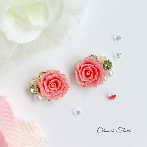 ピンクのばらとビジューのピアス/イヤリング つまみ細工 正絹羽二重