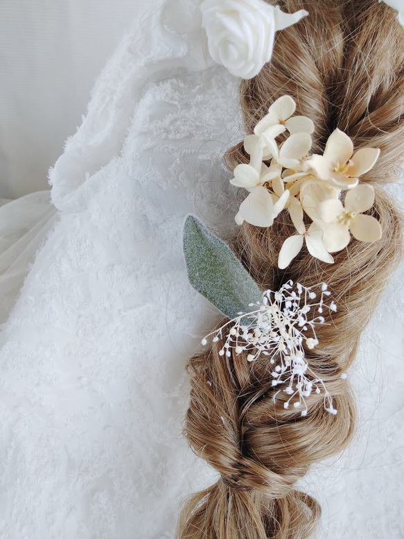 ホワイトイングリッシュローズのヘアアクセサリー　フォトウェディング　白無垢　薔薇のヘッドドレス　結婚式　編みおろし　 10枚目の画像