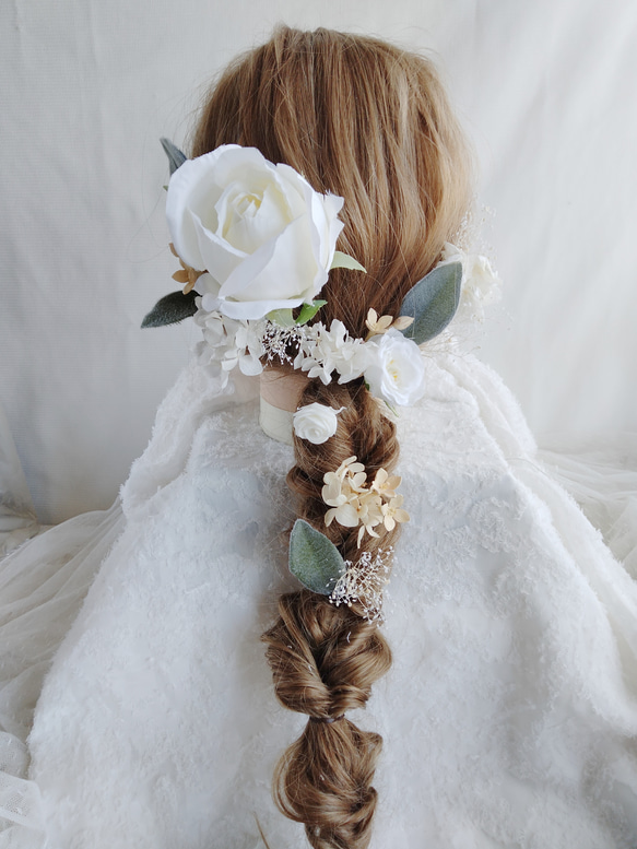ホワイトイングリッシュローズのヘアアクセサリー　フォトウェディング　白無垢　薔薇のヘッドドレス　結婚式　編みおろし　 3枚目の画像