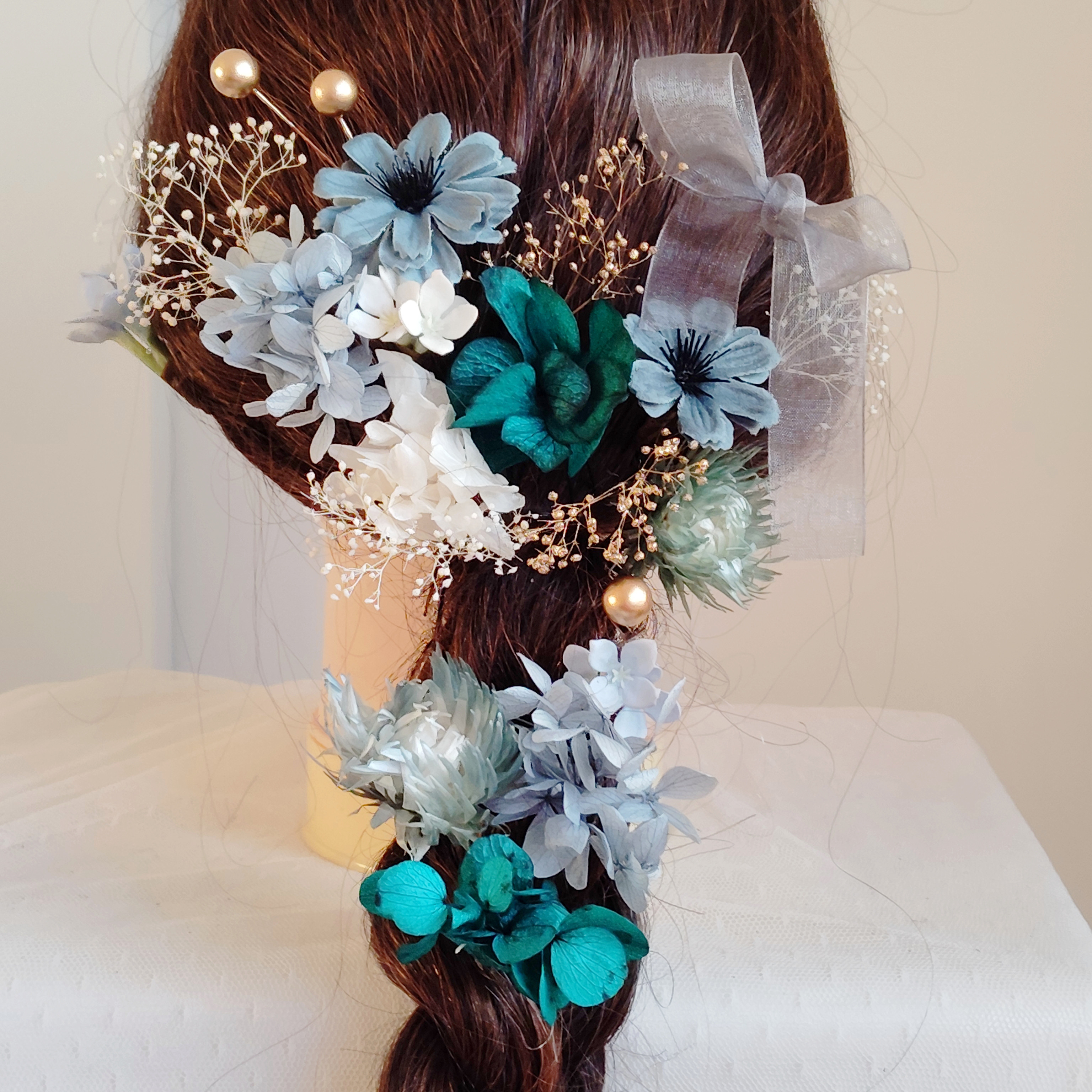小花たちとリボンのヘッドドレス　洋装にも和装にも　和洋兼用　ウェディング　結婚式 和装髪飾り　成人式　メタリックブルー