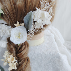 ホワイトイングリッシュローズのヘアアクセサリー　フォトウェディング　白無垢　薔薇のヘッドドレス　結婚式　編みおろし　 8枚目の画像
