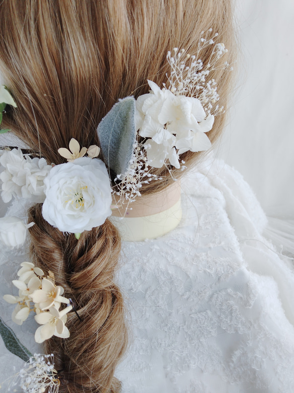 ホワイトイングリッシュローズのヘアアクセサリー　フォトウェディング　白無垢　薔薇のヘッドドレス　結婚式　編みおろし　 8枚目の画像