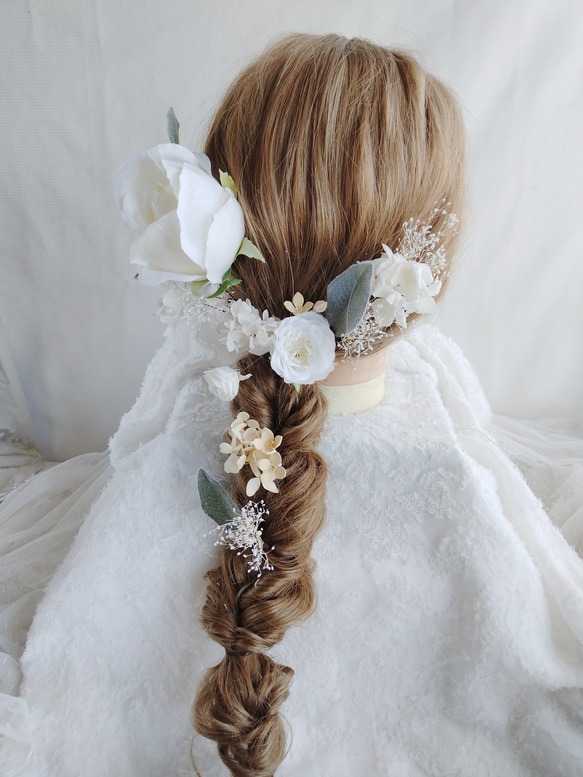 ホワイトイングリッシュローズのヘアアクセサリー　フォトウェディング　白無垢　薔薇のヘッドドレス　結婚式　編みおろし　 6枚目の画像