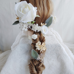 ホワイトイングリッシュローズのヘアアクセサリー　フォトウェディング　白無垢　薔薇のヘッドドレス　結婚式　編みおろし　 2枚目の画像