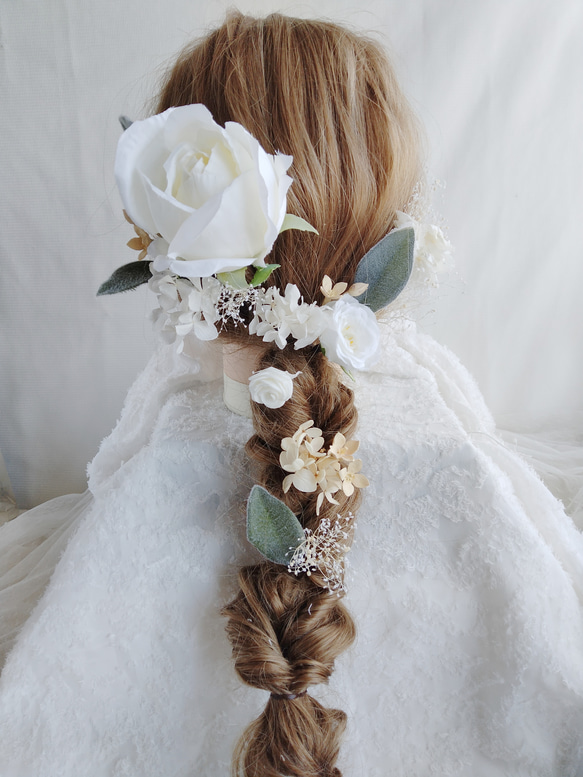 ホワイトイングリッシュローズのヘアアクセサリー　フォトウェディング　白無垢　薔薇のヘッドドレス　結婚式　編みおろし　 2枚目の画像