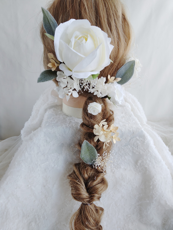 ホワイトイングリッシュローズのヘアアクセサリー　フォトウェディング　白無垢　薔薇のヘッドドレス　結婚式　編みおろし　 7枚目の画像