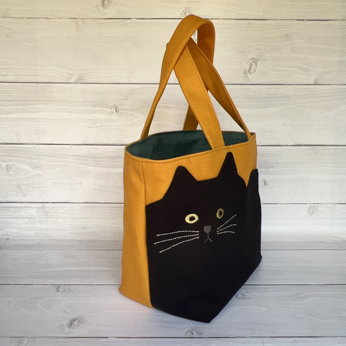 黒猫刺繍♡帆布のトートバッグ 黒ねこポケットの マチ付き帆布トートバック トートバッグ