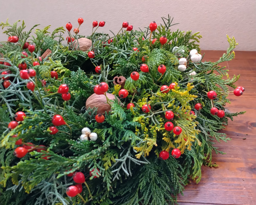 野ばらの実　リース　大きめ wreathe.リース 野ばらの実. 色づきはじめた野ばらの実の赤と橙と緑