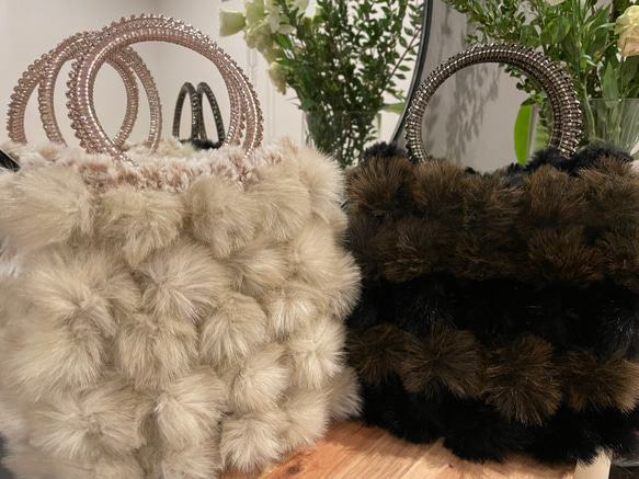 オーダーメイド　ファーバッグ　『MOCO』ポンポン　国産高級木馬ファー使用　ジュエリーバッグ　大人のバッグ  T1561647866(12000円)