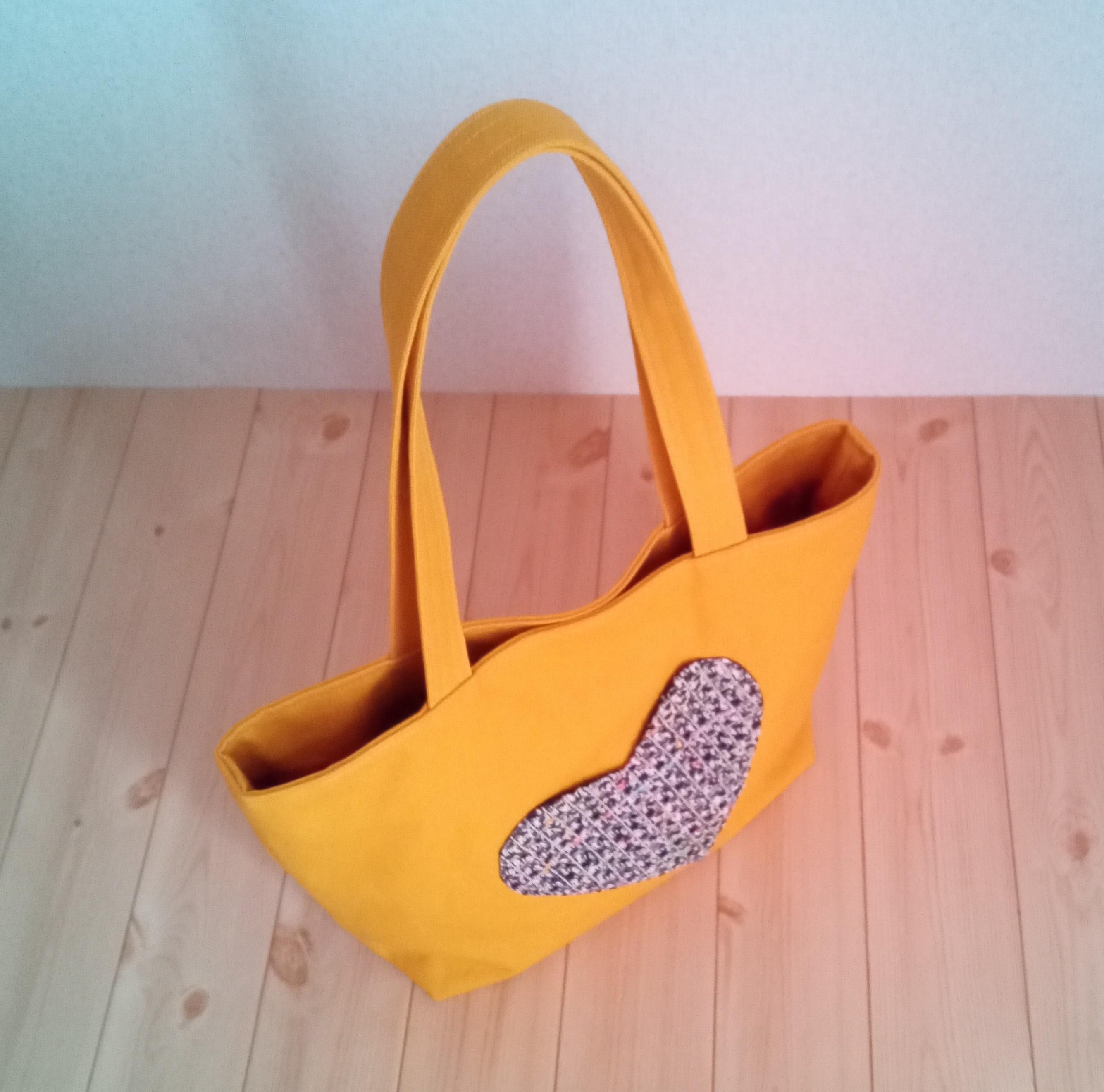 A4対応☆ファスナーポケット付き　ハートポケットのトートバッグ　ツイード　マスタードイエロー　　731