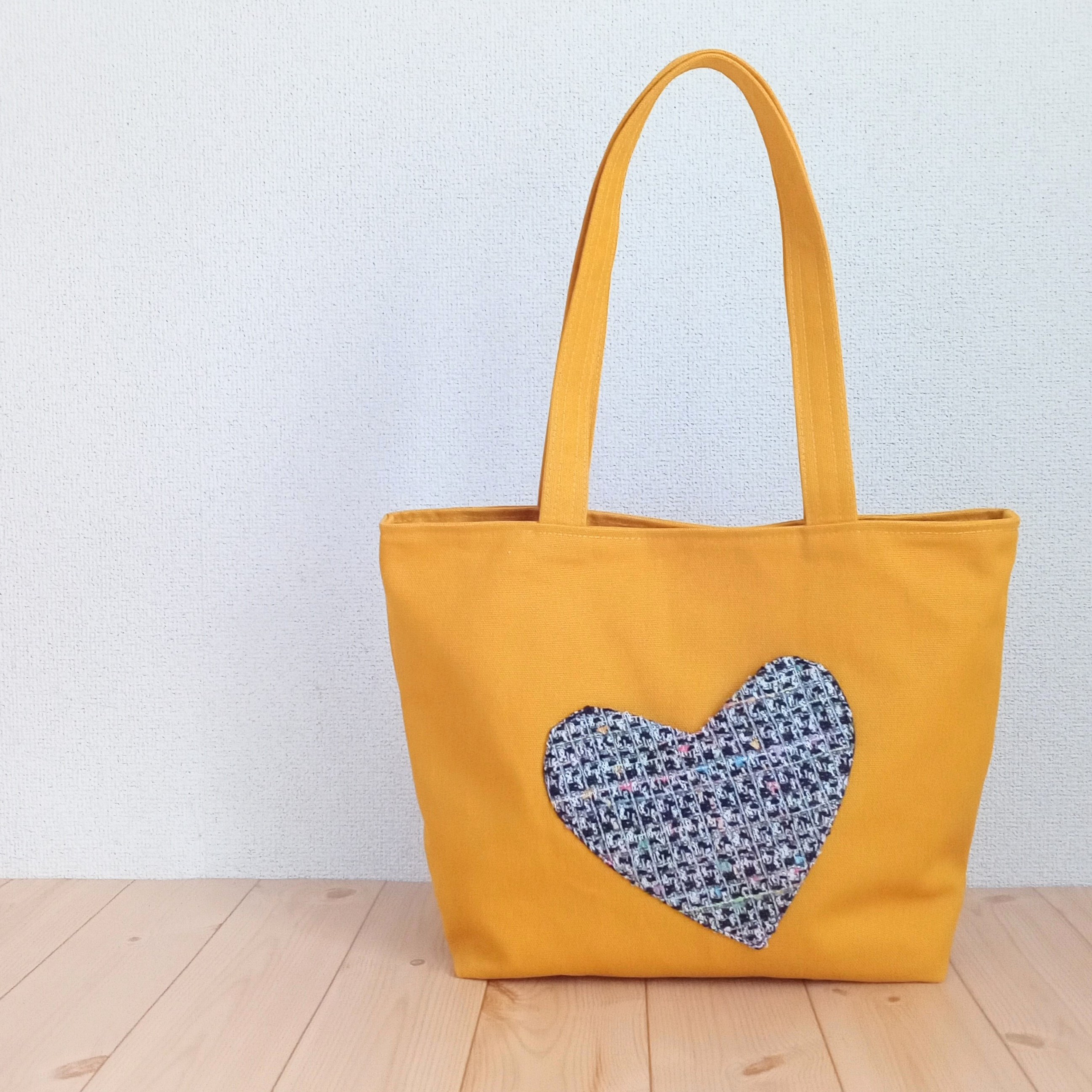 A4対応☆ファスナーポケット付き　ハートポケットのトートバッグ　ツイード　マスタードイエロー　　731