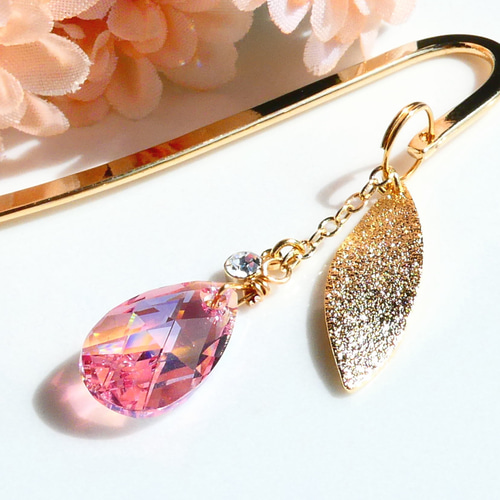 スワロフスキー＊ピンクの花びらブックマーカー（しおり） しおり