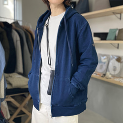 季節の変わり目にも！インディゴ染めスウェット フルジップ パーカー