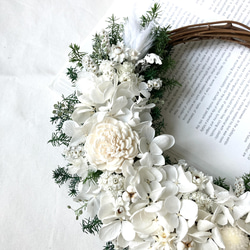 白い小花のホワイトリース 2枚目の画像