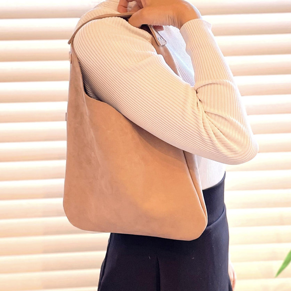 【再販】【無料ラッピング対応】本革　レザー　ベージュ　ヌバック　可愛い　シンプル　ミニバッグ 2枚目の画像