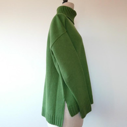 輕盈蓬鬆保暖羊毛混紡高領套頭衫葉綠 第6張的照片