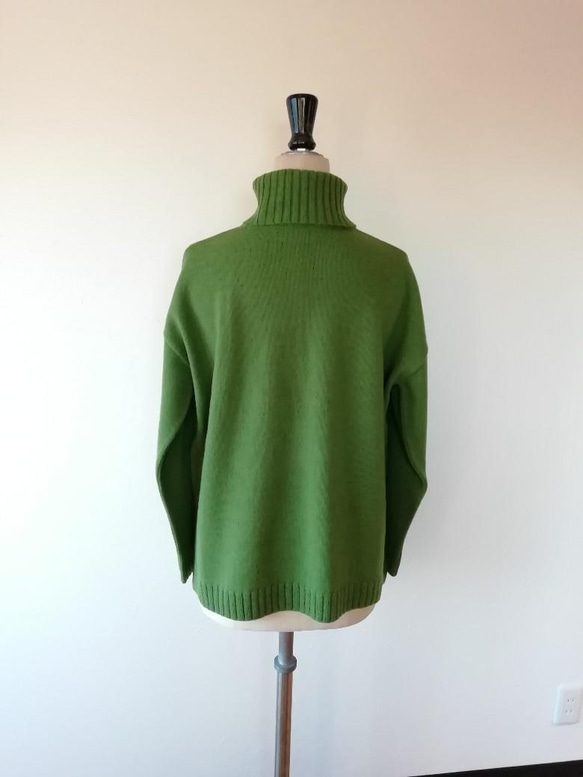 輕盈蓬鬆保暖羊毛混紡高領套頭衫葉綠 第4張的照片