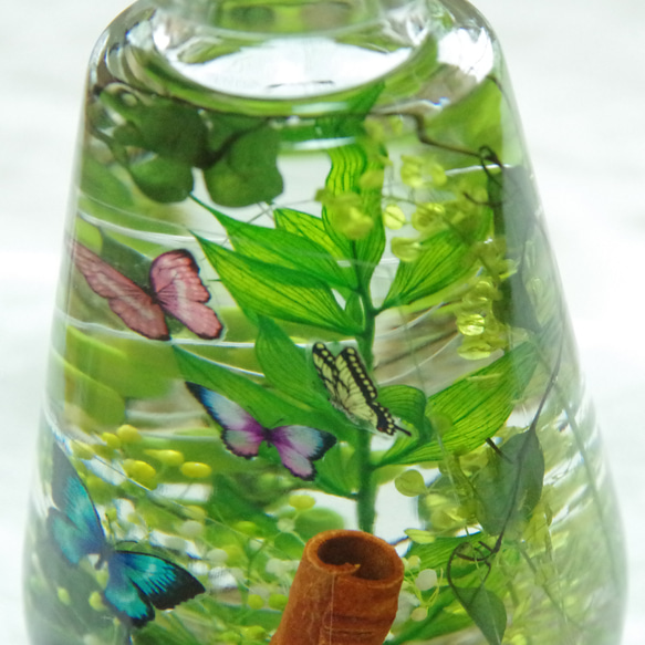 【作りたて！再販4】kawahirako　蔓草の森　ステンドグラスのような蝶々と濃いグリーンの森の風景で癒やしの空間を 6枚目の画像