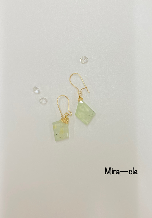 14kgf★天然石【プレナイト】フレンチフックピアス ～Mira-cle～ 1枚目の画像