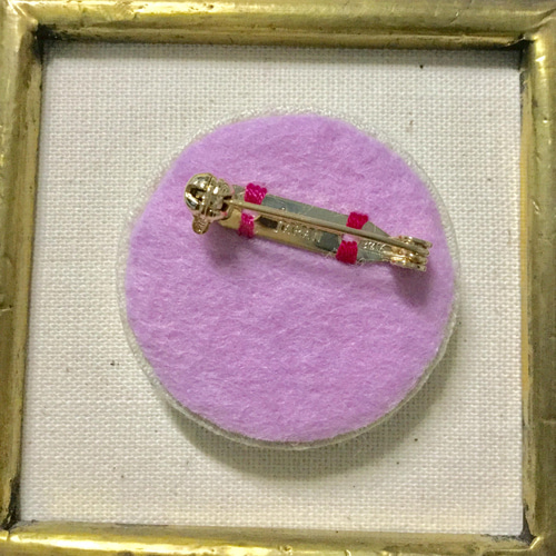 ボタンインコ♫くるみボタン鳥の刺繍ブローチ ブローチ chikayo