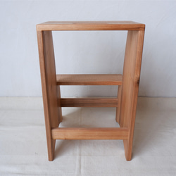 くるみの木の踏み台スツール　　踏み台/スツール/キッチンスツール/椅子/無垢の家具/木製 4枚目の画像
