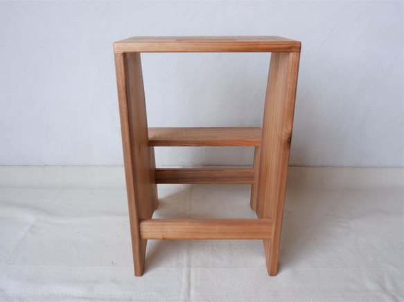 くるみの木の踏み台スツール　　踏み台/スツール/キッチンスツール/椅子/無垢の家具/木製 4枚目の画像