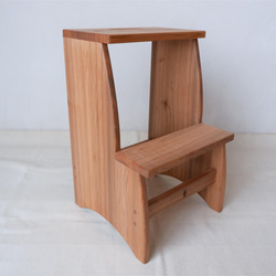 くるみの木の踏み台スツール　　踏み台/スツール/キッチンスツール/椅子/無垢の家具/木製 2枚目の画像