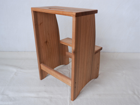 くるみの木の踏み台スツール　　踏み台/スツール/キッチンスツール/椅子/無垢の家具/木製 5枚目の画像
