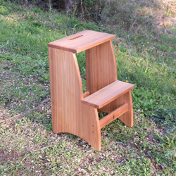 くるみの木の踏み台スツール　　踏み台/スツール/キッチンスツール/椅子/無垢の家具/木製 1枚目の画像