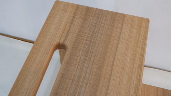 くるみの木の踏み台スツール　　踏み台/スツール/キッチンスツール/椅子/無垢の家具/木製 6枚目の画像