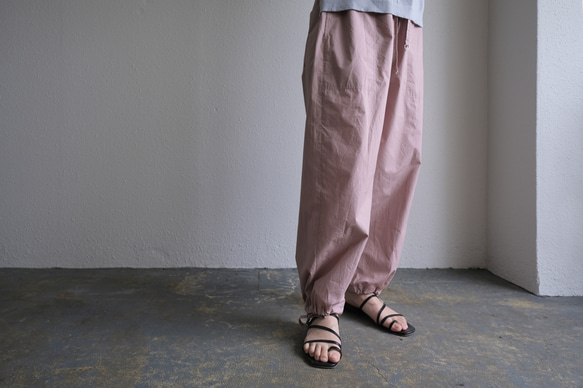 [所有顏色都有貨] Kima Clothing Production / 瓷褲 4 色 / 男女皆宜 1 尺碼帶下擺繩 第2張的照片