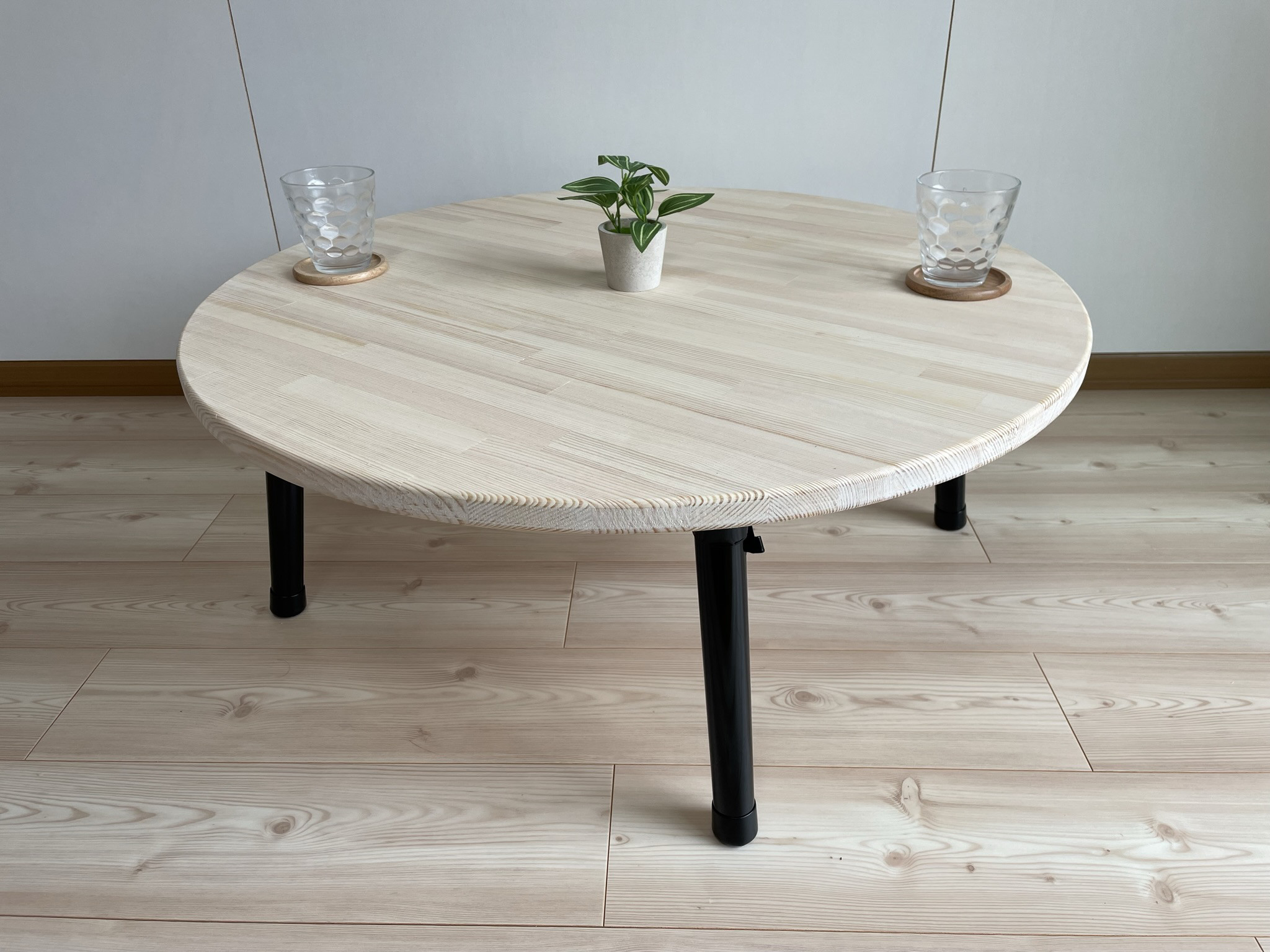 木のぬくもり感じる丸型テーブル/ホワイト