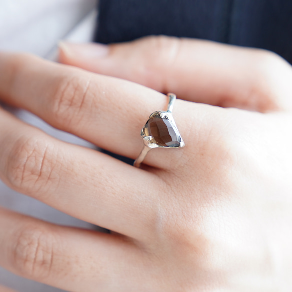 スモーキークオーツペアシェイプローズカット＊ハートモチーフリング《送料無料》PY-263 3枚目の画像