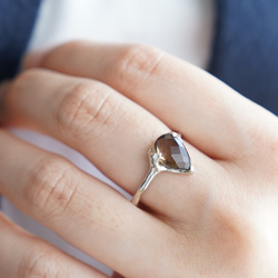 スモーキークオーツペアシェイプローズカット＊ハートモチーフリング《送料無料》PY-263 1枚目の画像