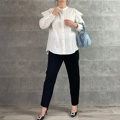 通勤からフォーマルまで大活躍！肩フリルブラウス 白【FREE】卒業式