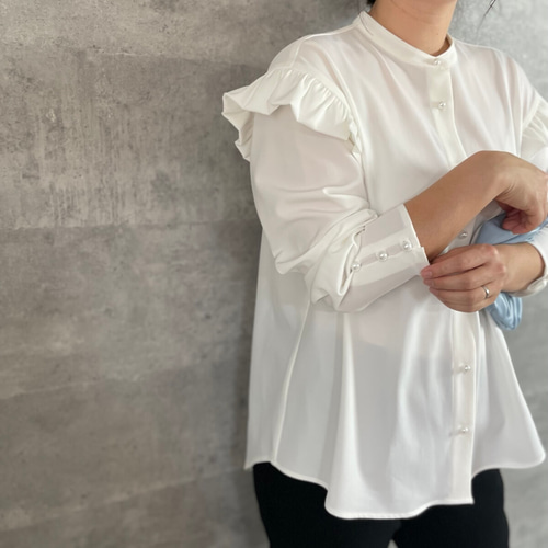 ラスト1点】通勤からフォーマルまで大活躍！肩フリルブラウス 白【FREE