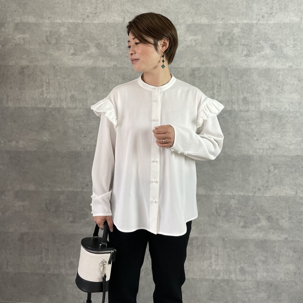 小柄S■通勤からフォーマルまで大活躍！大人かわいい肩フリルブラウス 黒■卒業式 入学式 KMC-25 698103