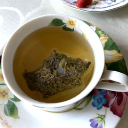 台湾緑茶をベースにして、他では味わうことの出来ない香り高いジャスミンの花で香り付けしております。(ジャスミン茶） 1枚目の画像