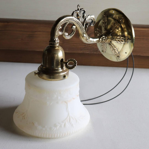 USAヴィンテージミルクガラスシェード付コロニアルブラケットライト