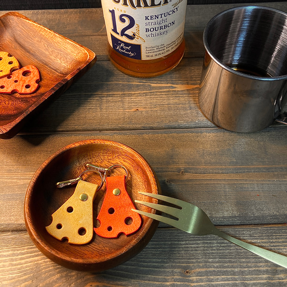 チーズみたいな レザー キーホルダー 自転車 バイク用 小さめ 本革