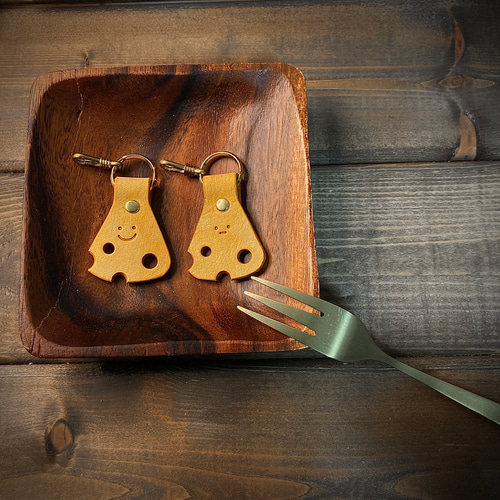 チーズみたいな レザー キーホルダー 自転車 バイク用 小さめ 本革