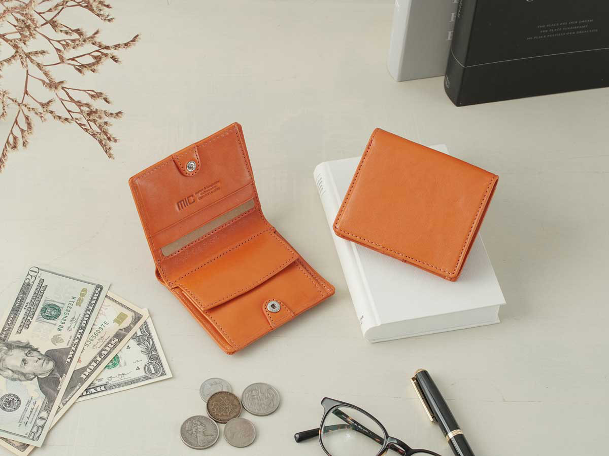 【刻印可】すっきり薄く「ほどよく小さい」二つ折りミニ財布　ヴァケッタルクス　MH1453