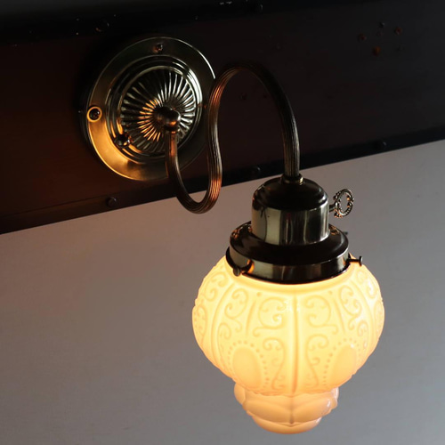 【アンティークライト】ミルクガラス　真鍮　昭和レトロ　 照明　ビンテージ USAヴィンテージロココ調ミルクガラスブラケットライト｜アンティーク