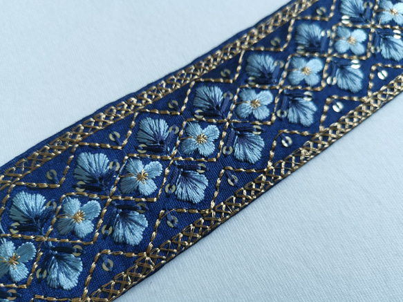インド 刺繍 リボン ネイビー×ブルー シルク 花 1枚目の画像