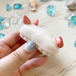 【再販】陶器の鉱石ウミウシちゃん シロウサギウミウシ/ 陶磁器 置物 デスク ペーパーウェイト 海の宝石 2枚目の画像