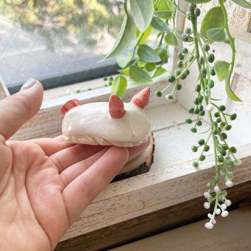 再販】陶器の鉱石ウミウシちゃん シロウサギウミウシ/ 陶磁器