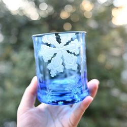 【再販】「雪の結晶 A」 サンドブラスト ブルー ロックグラス　インディゴブルー 6枚目の画像