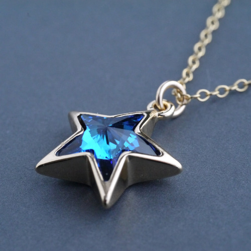 青】に惹かれる バミューダブルー・青い星のネックレス 14kgf